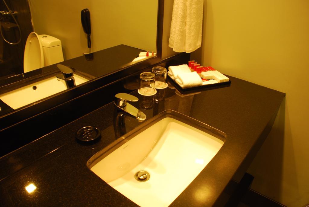Amelie Hotel Манила Екстериор снимка