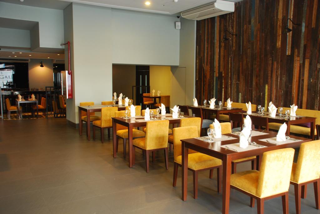 Amelie Hotel Манила Екстериор снимка