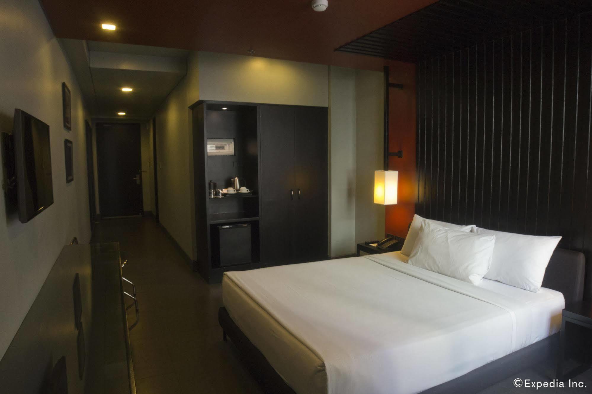 Amelie Hotel Манила Екстериор снимка