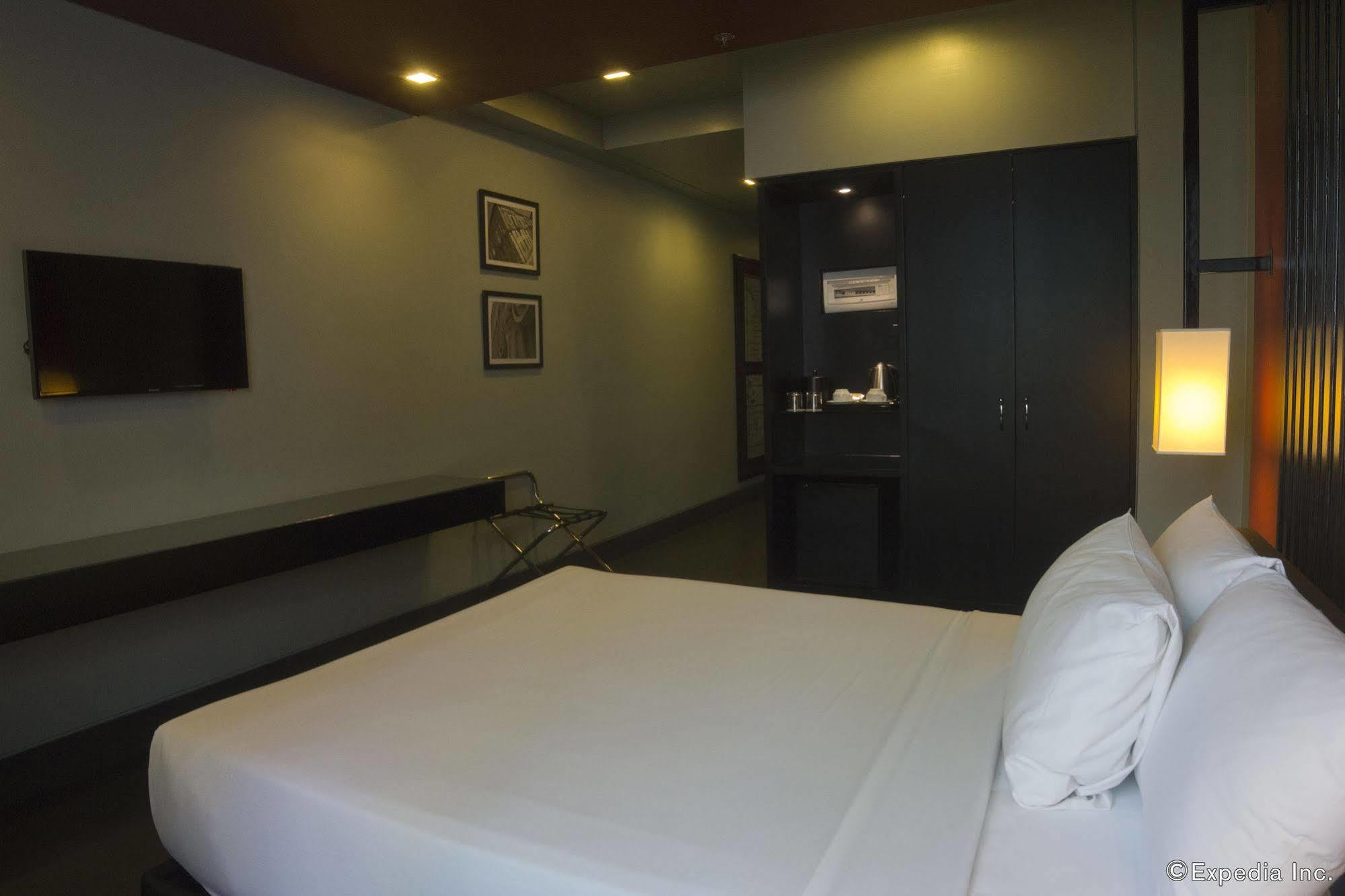 Amelie Hotel Манила Екстериор снимка