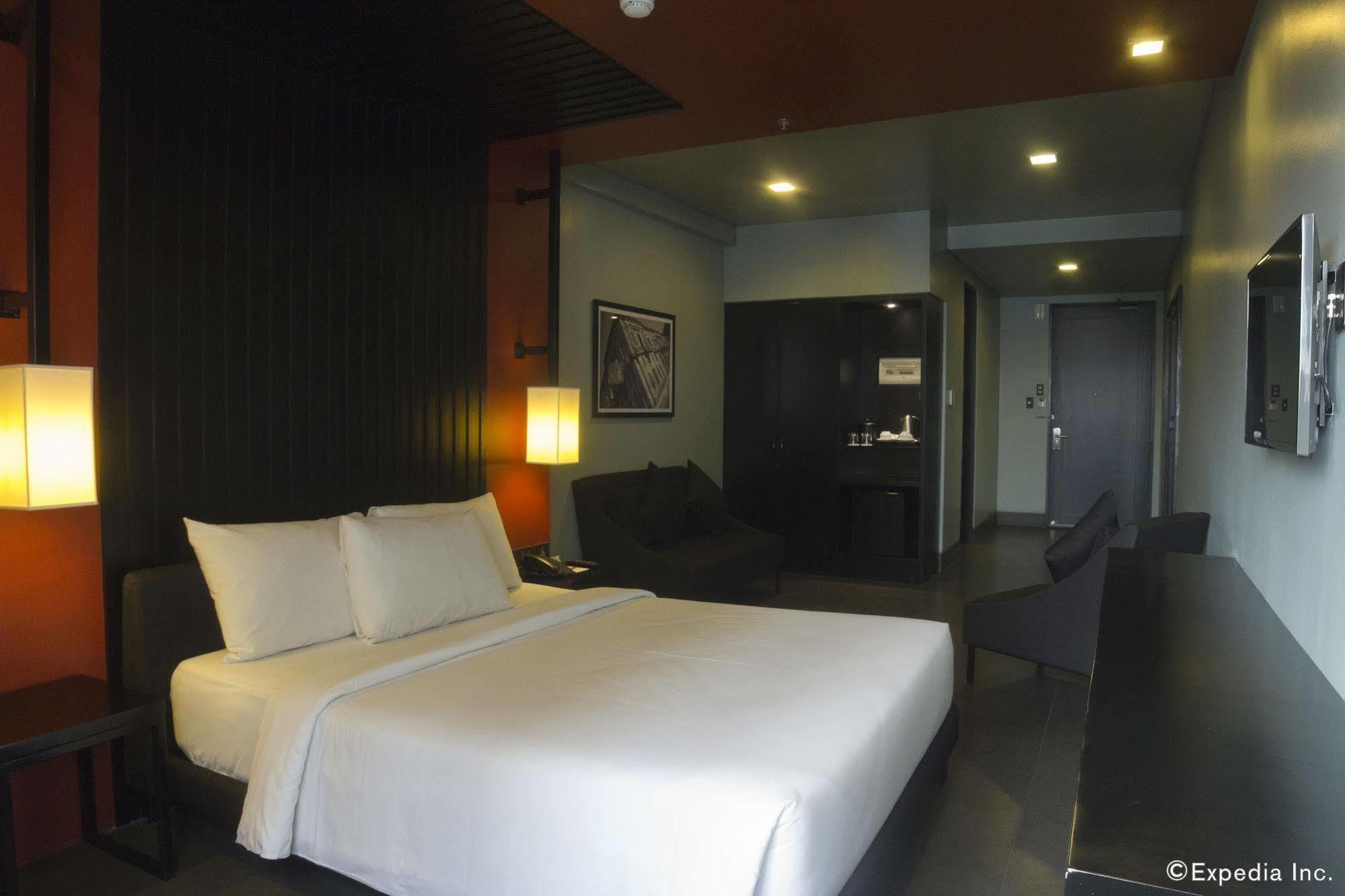 Amelie Hotel Манила Екстериор снимка