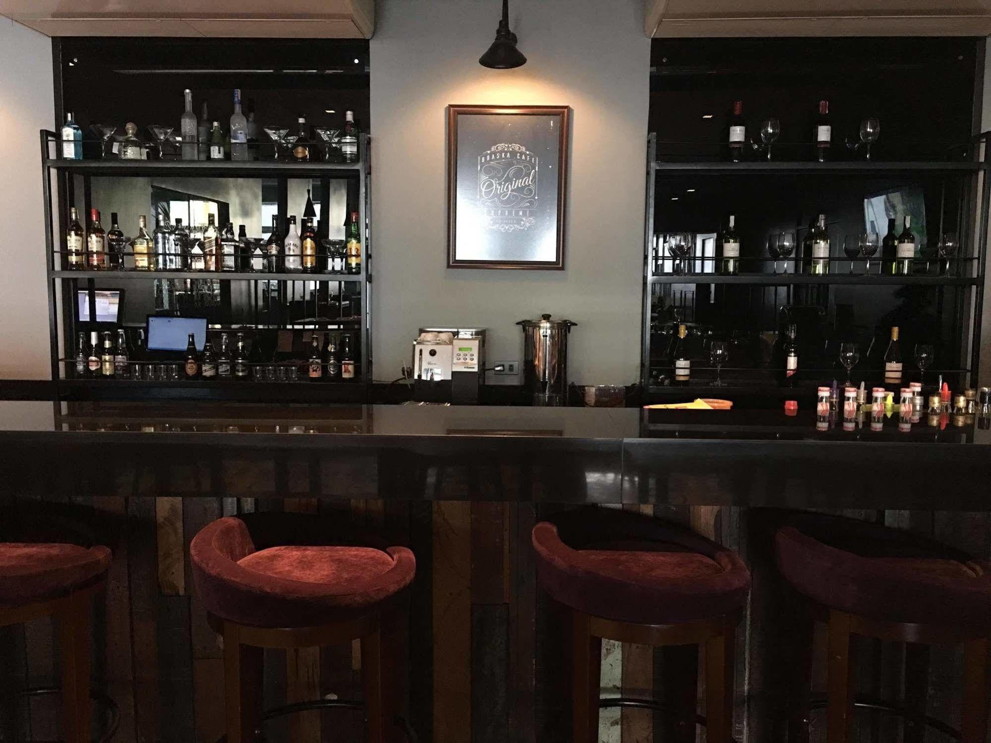Amelie Hotel Манила Екстериор снимка