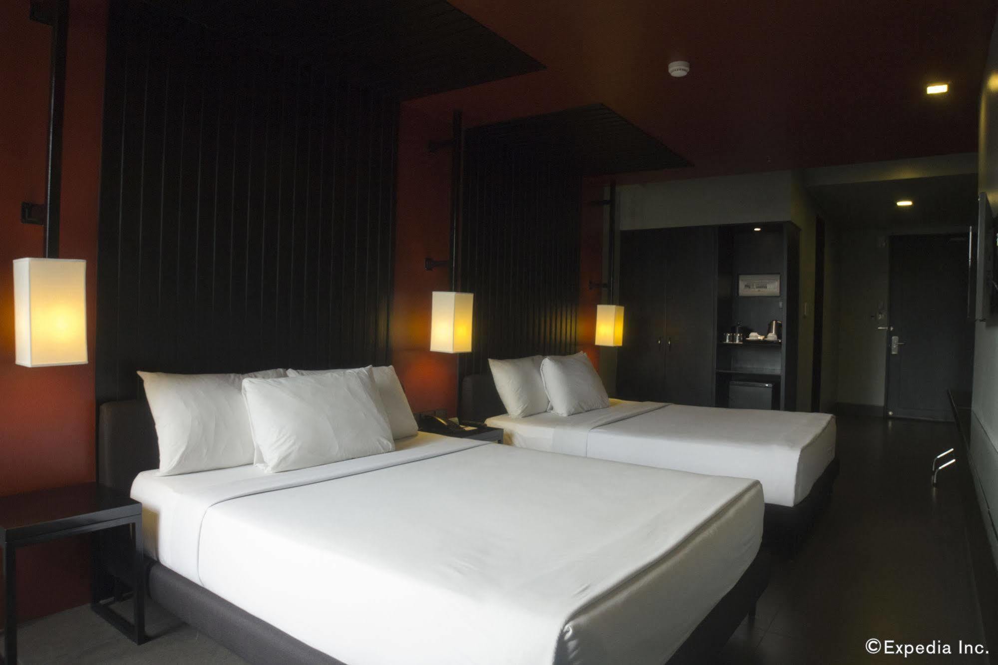 Amelie Hotel Манила Екстериор снимка
