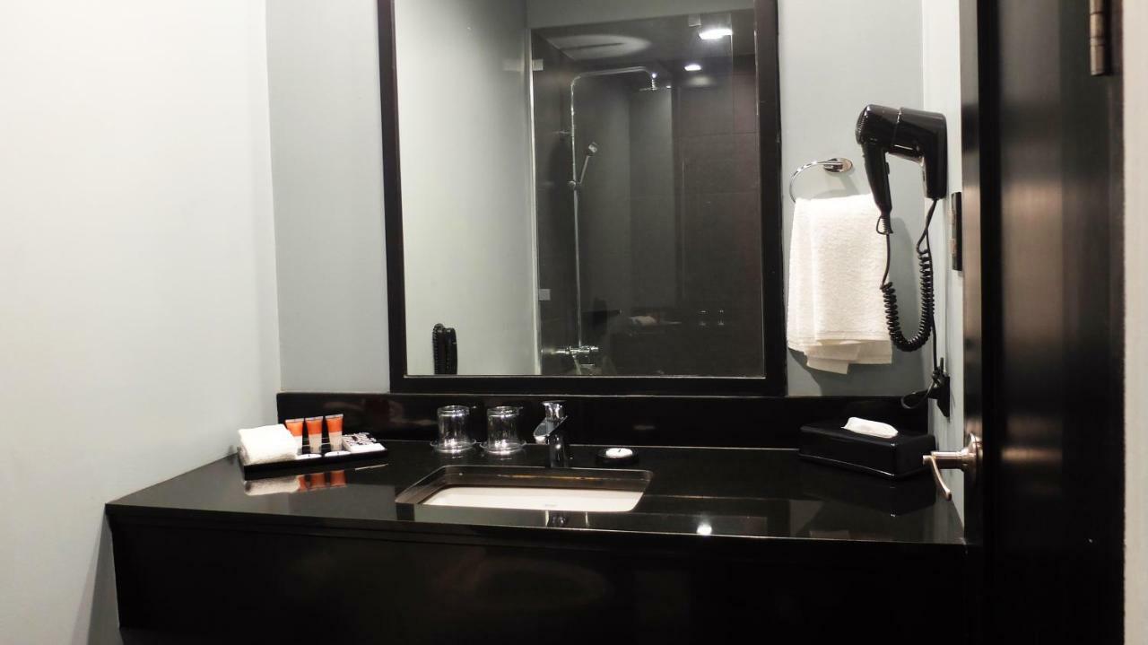 Amelie Hotel Манила Екстериор снимка