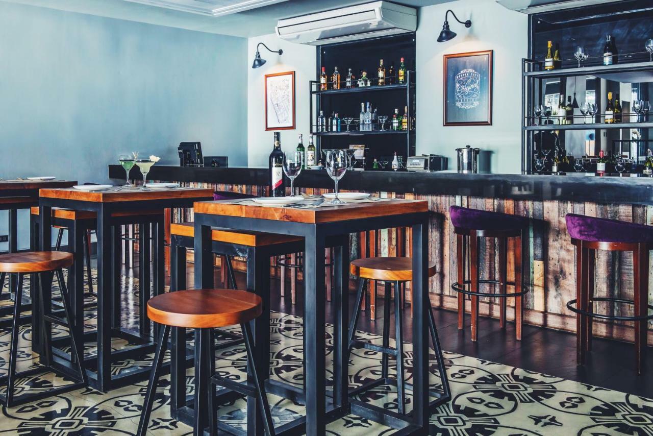 Amelie Hotel Манила Екстериор снимка
