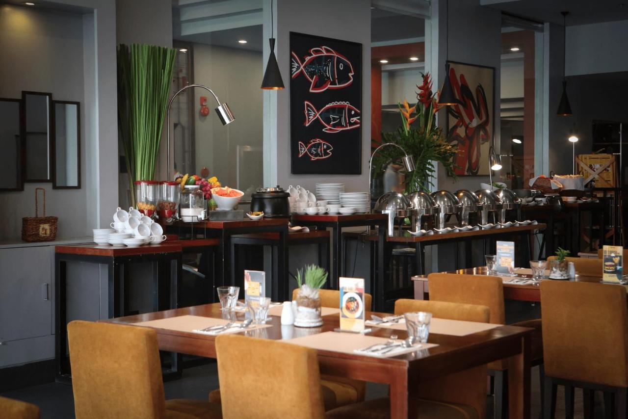 Amelie Hotel Манила Екстериор снимка